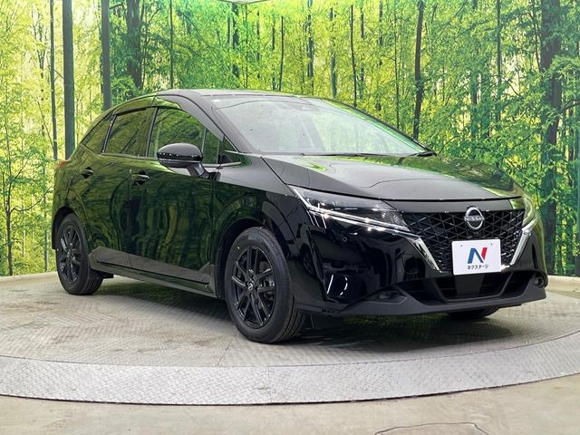 高透明度のガラス皮膜で撥水はもちろん、上質なツヤ・光沢を実現。紫外線や酸性雨から大切な愛車を保護し、色あせ・劣化を防止。「弾スプラッシュコート」、「弾プリミッサコート」からお選びいただけます。