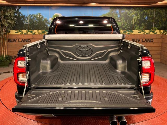 積載量500kgの広々としたデッキは、遊びから仕事まで多用途に使えます。ベッドライナーやトノカバーの取り付けもご相談下さい♪