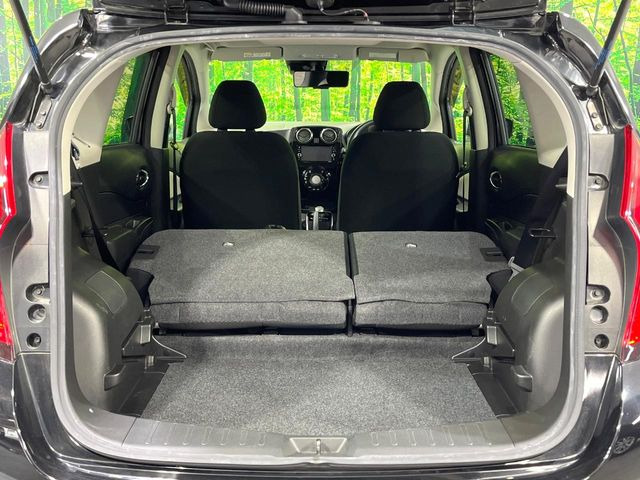 ���i�̂���������ʋ΁A���}���ɏ\���ȉ׎��X�y�[�X���m�ۂ��Ă���܂��B�Z�J���h�V�[�g��|���ƁA�傫�ȉו��̐ύڂ��\�ł���