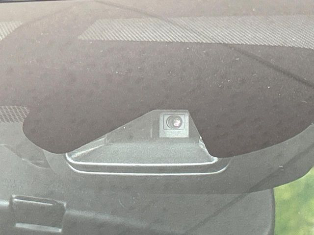 �y�G�}�[�W�F���V�[�u���[�L�z���s���ɑO���̎ԗ�����F�����A�Փ˂������Ȏ��͌x��ƃu���[�L�ŏՓˉ���Ɣ�Q�y�����A�V�X�g�B�����S�Ƀh���C�u�����y���݂��������܂��B