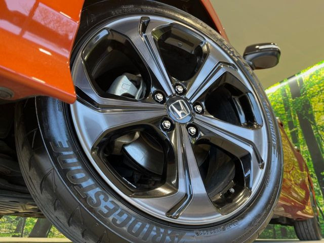 【純正18インチアルミホイール】外観にマッチした純正アルミホイールを装着しております。各種社外アルミホイールや、スタッドレスタイヤも取扱いしております。是非ご相談ください♪