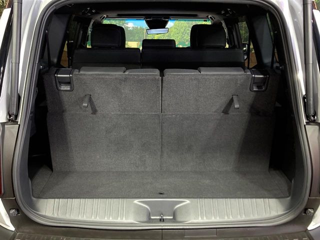 ���i�̂���������ʋ΁A���}���ɏ\���ȉ׎��X�y�[�X���m�ۂ��Ă���܂��B�Z�J���h�V�[�g��|���ƁA�傫�ȉו��̐ύڂ��\�ł���