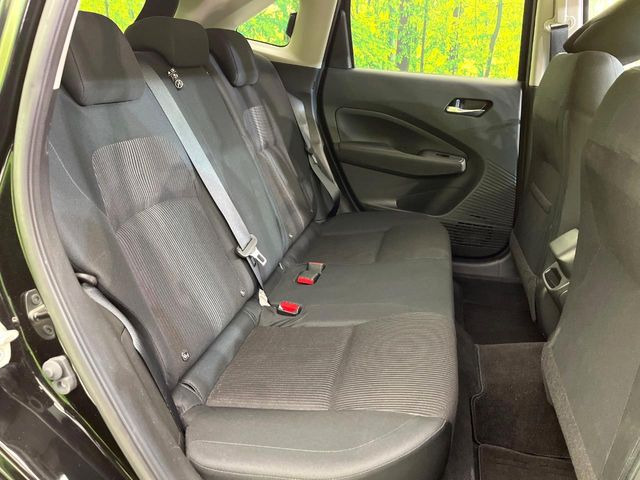 後部座席も気になるようなキズ・汚れやへたり等、大きなダメージはなく、良好な状態です。