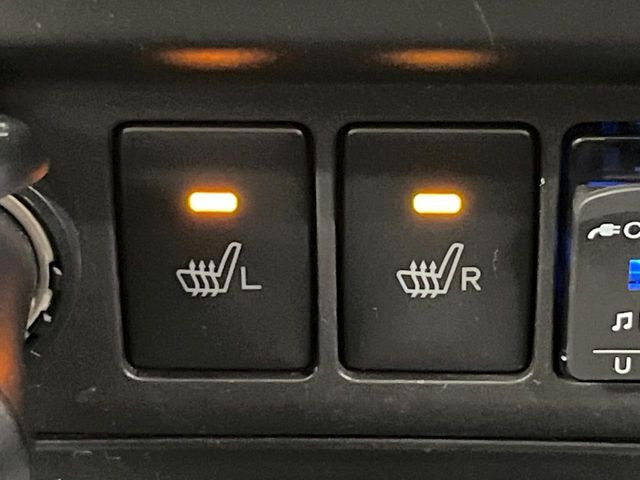 【シートヒーター】寒い日に重宝するシートヒーター!エアコンより早く温まってくれるので寒がりの人も安心ですね♪エアコンの温風は乾燥するから苦手、という方にもをおすすめです。