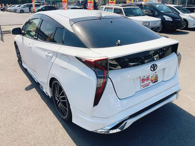 ���X�ł͌y�����Ԃ��畁�ʎԂ܂ŕ��L���I�[�����[�J�[�̎Ԏ�E�F�E�O���[�h��L�x�ɑ����Ă���܂��B