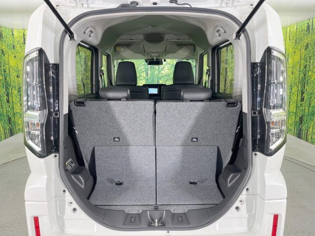 普段のお買い物や通勤、送迎等に十分な荷室スペースを確保しております。セカンドシートを倒すと、大きな荷物の積載も可能です♪