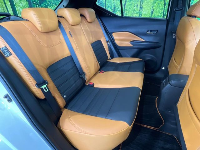 後部座席も気になるようなキズ・汚れやへたり等、大きなダメージはなく、良好な状態です。