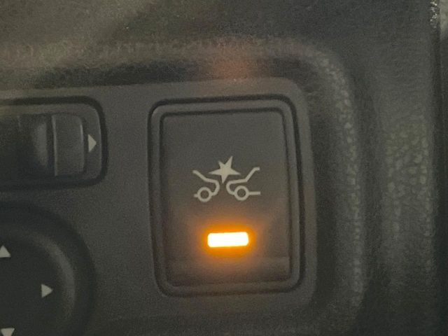 【エマージェンシーブレーキ】走行中に前方の車両等を認識し、衝突しそうな時は警報とブレーキで衝突回避と被害軽減をアシスト。より安全にドライブをお楽しみいただけます。