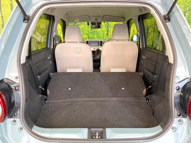 後席を格納すると、これだけの広さが!シーンに合わせたシートアレンジで、大きな荷物も積むことが出来ます♪