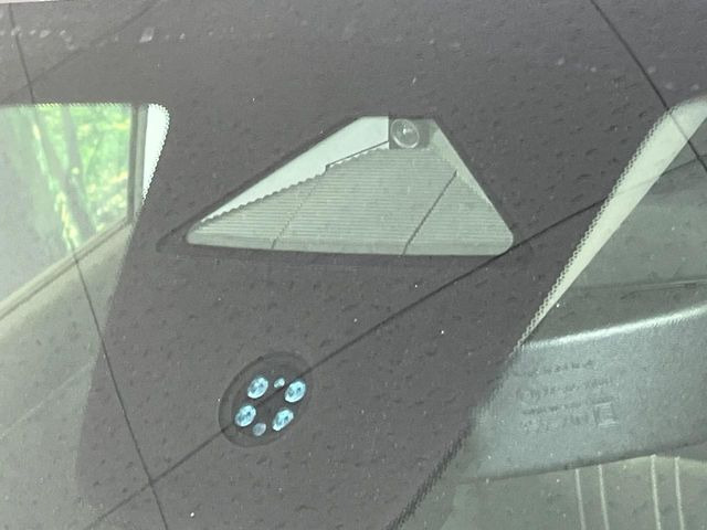 �y�z���_�Z���V���O�z���s���ɑO���̎ԗ�����F�����A�Փ˂������Ȏ��͌x��ƃu���[�L�ŏՓˉ���Ɣ�Q�y�����A�V�X�g�B�����S�Ƀh���C�u�����y���݂��������܂��B