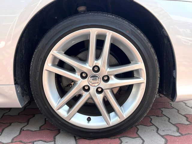 �y����18�C���`�A���~�z�C�[���z�O�ςɃ}�b�`���������A���~�z�C�[���𑕒����Ă���܂��B�e��ЊO�A���~�z�C�[����A�X�^�b�h���X�^�C�����戵�����Ă���܂��B���񂲑��k����������