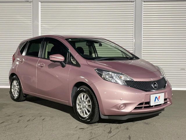 高透明度のガラス皮膜で撥水はもちろん、上質なツヤ・光沢を実現。紫外線や酸性雨から大切な愛車を保護し、色あせ・劣化を防止。「弾スプラッシュコート」、「弾プリミッサコート」からお選びいただけます。