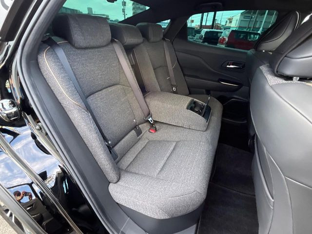 後部座席も気になるようなキズ・汚れやへたり等、大きなダメージはなく、良好な状態です。