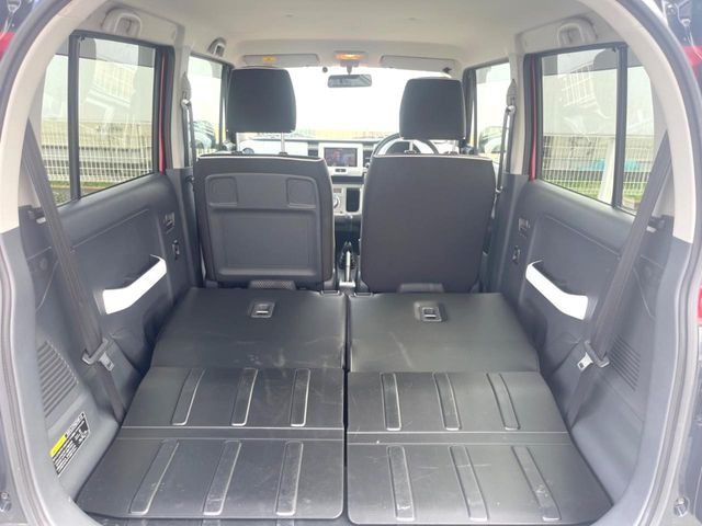 ���i�̂���������ʋ΁A���}���ɏ\���ȉ׎��X�y�[�X���m�ۂ��Ă���܂��B�Z�J���h�V�[�g��|���ƁA�傫�ȉו��̐ύڂ��\�ł���