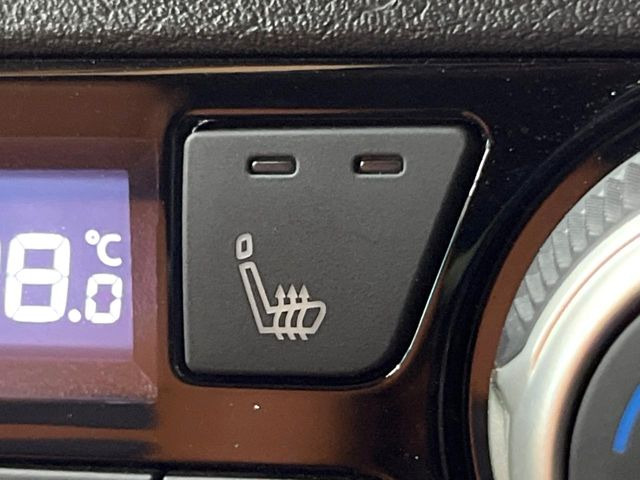 【シートヒーター】寒い日に重宝するシートヒーター!エアコンより早く温まってくれるので寒がりの人も安心ですね♪エアコンの温風は乾燥するから苦手、という方にもをおすすめです。