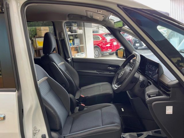 �y�n�[�t���U�[�V�[�g�z�������ƍ���S�n�𗼗������l�C�̃V�[�g���w�ʁE���ʂ̃t�@�u���b�N�f�ނ́A�ʋC���̗ǂ��⊊��ɂ����ɗD��Ă��܂��B�C���╞���ɍ��E���ꂸ���K�ɂ���肢�������܂��B