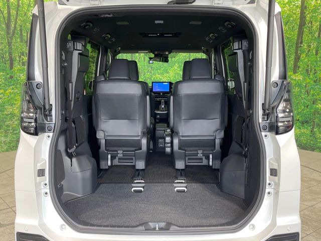 積み下ろしのしやすいデッキにはたっぷりと荷物を積み込んでいただけます。遊びから仕事まで、様々なシーンで頼れます♪