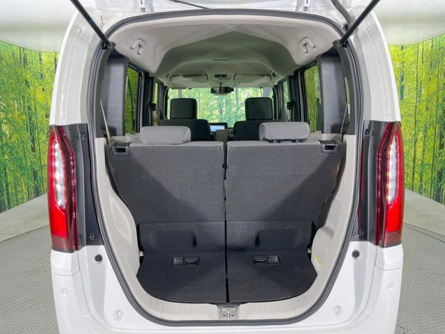 ���i�̂���������ʋ΁A���}���ɏ\���ȉ׎��X�y�[�X���m�ۂ��Ă���܂��B�Z�J���h�V�[�g��|���ƁA�傫�ȉו��̐ύڂ��\�ł���