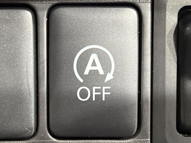 【アイドリングストップ】赤信号や渋滞で停車した際にエンジンを停止し、無駄な燃料の消費を抑えます。燃費向上や環境保護につなげる機能♪エンジンはブレーキを離せば再始動します。