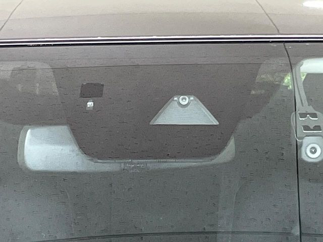 �y�X�}�[�g�u���[�L�T�|�[�g�z���s���ɑO���̎ԗ�����F�����A�Փ˂������Ȏ��͌x��ƃu���[�L�ŏՓˉ���Ɣ�Q�y�����A�V�X�g�B�����S�Ƀh���C�u�����y���݂��������܂��B