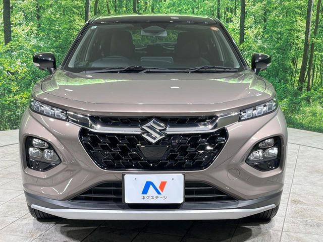 弊社では、全車『修復歴なし』のお車のみ取り扱っております。専任バイヤーによる厳選した仕入れの後、入庫後の車両チェックを行い、ネクステージが認定した高品質な中古車をご提供しております。