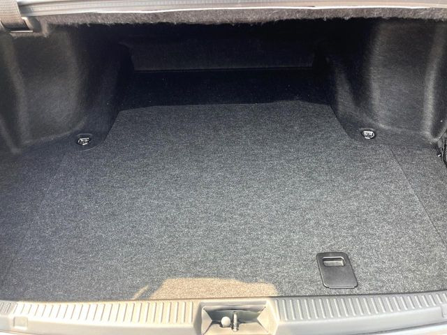 ���i�̂���������ʋ΁A���}���ɏ\���ȉ׎��X�y�[�X���m�ۂ��Ă���܂��B