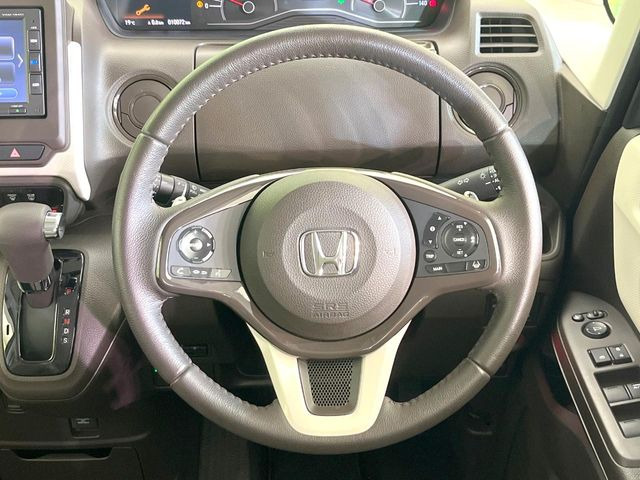 �y�����v�����X�e�A�����O�z�㎿�Ȋv���g�p���邱�ƂŁA��ɂ����������݂ƂĂ��^�]���₷���n���h���ł���