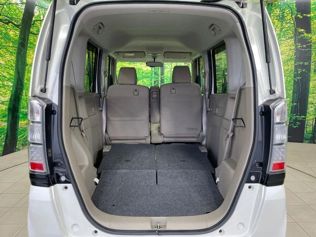 ���i�̂���������ʋ΁A���}���ɏ\���ȉ׎��X�y�[�X���m�ۂ��Ă���܂��B�Z�J���h�V�[�g��|���ƁA�傫�ȉו��̐ύڂ��\�ł���