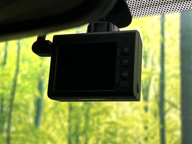 【ドライブレコーダー】ドライブレコーダー装備!走行中はもちろん、あおり運転や事故に遭遇した際、映像で記録し、万一のリスクに備えます。※記録用SDカードはお客様ご自身でご準備いただく必要があります。