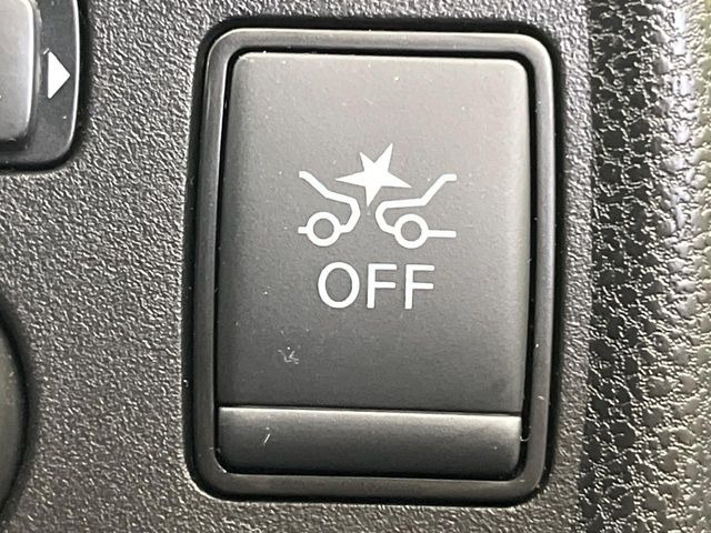 【インテリジェントエマージェンシーブレーキ】フロントカメラで前方の車両や歩行者を検知。衝突しそうな時は衝突被害軽減ブレーキが作動、衝突回避をサポート。より安全にドライブをお楽しみいただけます。