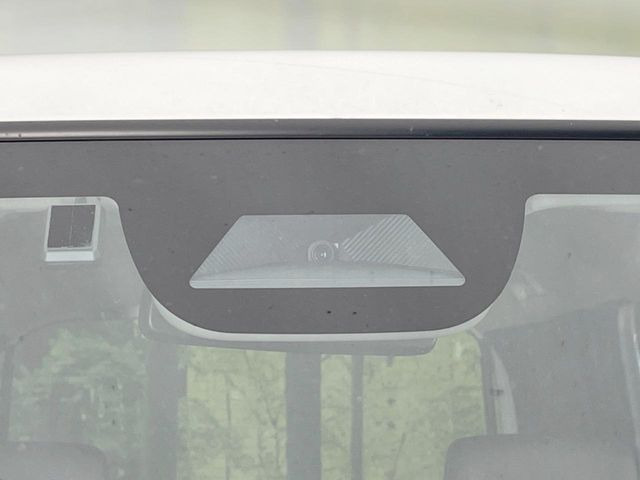 �y�z���_�Z���V���O�z���s���ɑO���̎ԗ�����F�����A�Փ˂������Ȏ��͌x��ƃu���[�L�ŏՓˉ���Ɣ�Q�y�����A�V�X�g�B�����S�Ƀh���C�u�����y���݂��������܂��B