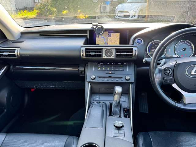 IS300h バージョンL 4WD