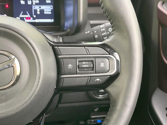 【アダプティブクルーズコントロール】高速道路での長距離走行が楽に!!自動で速度を保つクルーズコントロールが、衝突軽減システムと連携し、前方の車両を感知して車間を保つように速度調節してくれます!!