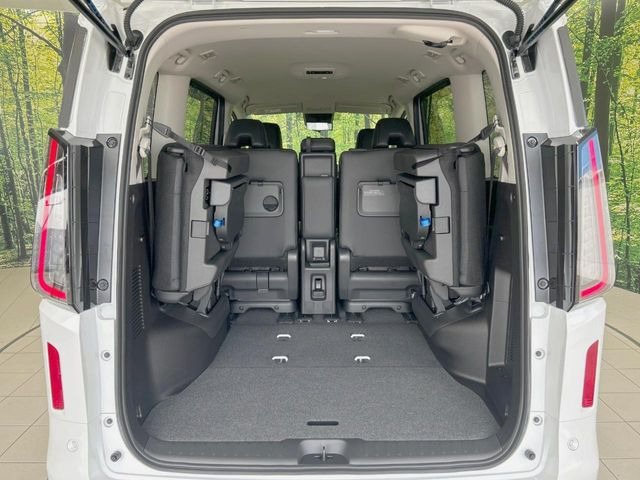 ���i�̂���������ʋ΁A���}���ɏ\���ȉ׎��X�y�[�X���m�ۂ��Ă���܂��B�Z�J���h�V�[�g��|���ƁA�傫�ȉו��̐ύڂ��\�ł���