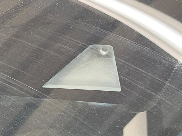 【インテリジェントエマージェンシーブレーキ】フロントカメラで前方の車両や歩行者を検知。衝突しそうな時は衝突被害軽減ブレーキが作動、衝突回避をサポート。より安全にドライブをお楽しみいただけます。