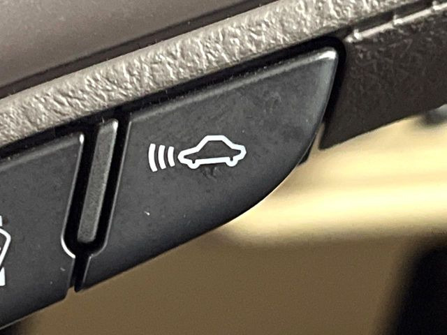 �y�g���^�Z�[�t�e�B�Z���X�z���s���ɑO���̎ԗ�����F�����A�Փ˂������Ȏ��͌x��ƃu���[�L�ŏՓˉ���Ɣ�Q�y�����A�V�X�g�B�����S�Ƀh���C�u�����y���݂��������܂��B