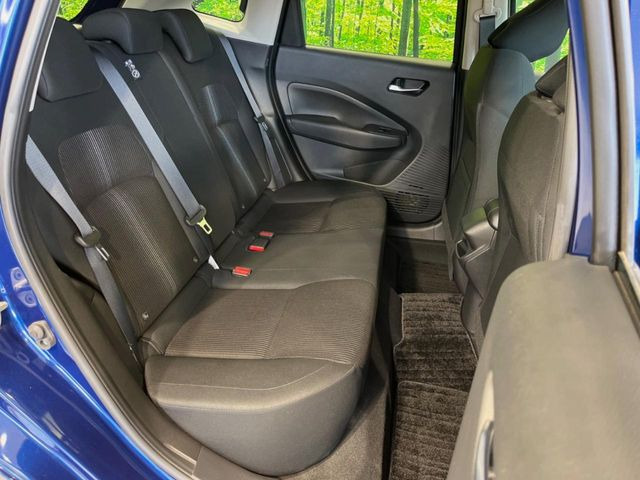 コンパクトカーですが、セカンドシートは十分な広さがあり快適にお乗りいただけます♪シートを倒して大きな荷物を積んだりと、用途の幅が広い1台です。