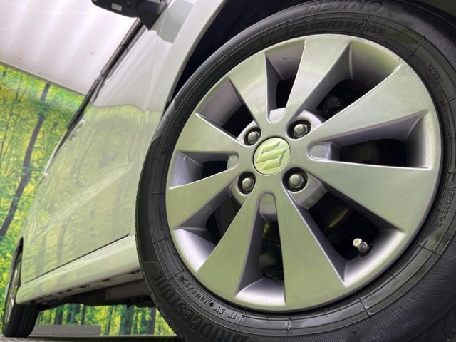 �y����14�C���`�A���~�z�C�[���z�O�ςɃ}�b�`���������A���~�z�C�[���𑕒����Ă���܂��B�e��ЊO�A���~�z�C�[����A�X�^�b�h���X�^�C�����戵�����Ă���܂��B���񂲑��k����������