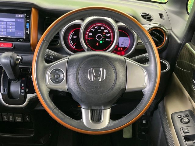 �y�����v�����X�e�A�����O�z�㎿�Ȋv���g�p���邱�ƂŁA��ɂ����������݂ƂĂ��^�]���₷���n���h���ł���