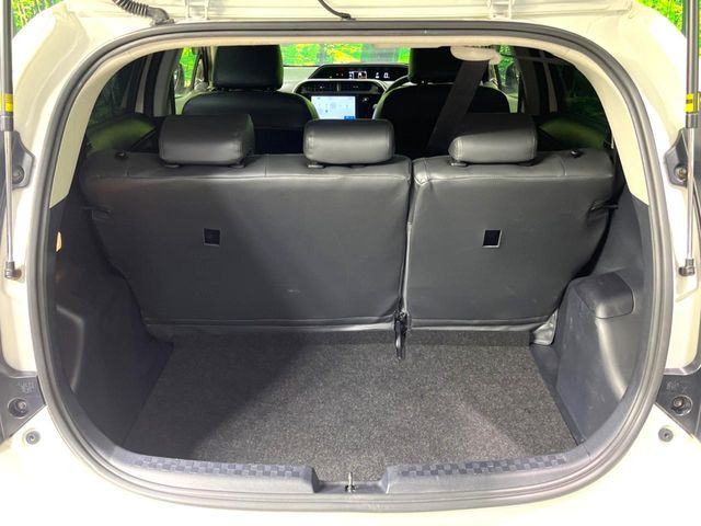 ���i�̂���������ʋ΁A���}���ɏ\���ȉ׎��X�y�[�X���m�ۂ��Ă���܂��B�Z�J���h�V�[�g��|���ƁA�傫�ȉו��̐ύڂ��\�ł���