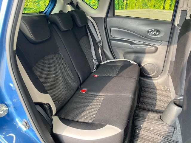 後部座席も気になるようなキズ・汚れやへたり等、大きなダメージはなく、良好な状態です。