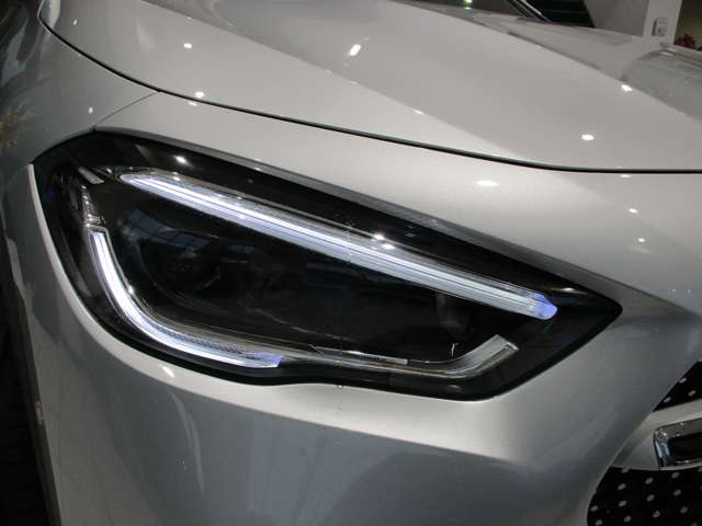 GLAクラスGLA200d 4マチック AMGラインパッケージ 4WD