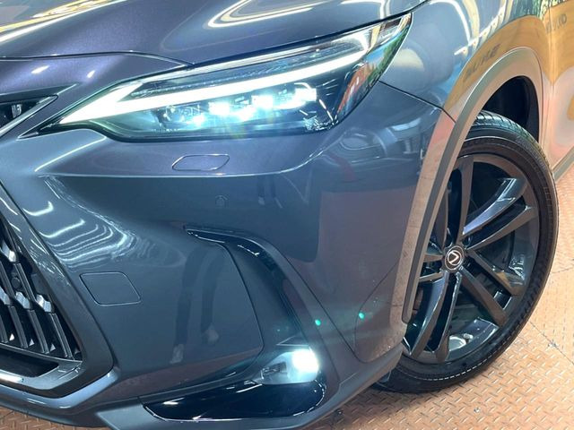 【三眼LEDヘッドライト】スタイリッシュな見た目の三眼LEDヘッドライトを装備♪スタイルだけでなく、夜間の走行も視界良好で安心してお乗りいただけます。