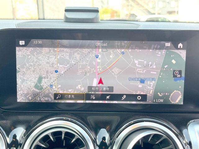 ●純正ナビ:一体感のあるナビは、高級感ある車内を演出してくれます。オーディオ機能も充実しておりますので、運転もより楽しめます♪