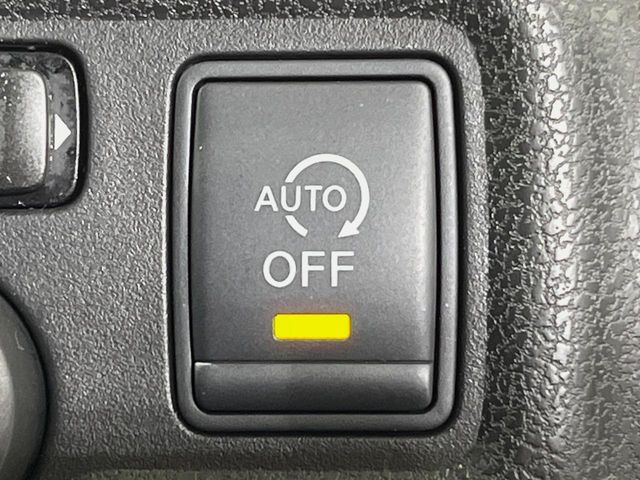 【アイドリングストップ】赤信号や渋滞で停車した際にエンジンを停止し、無駄な燃料の消費を抑えます。燃費向上や環境保護につなげる機能♪エンジンはブレーキを離せば再始動します。