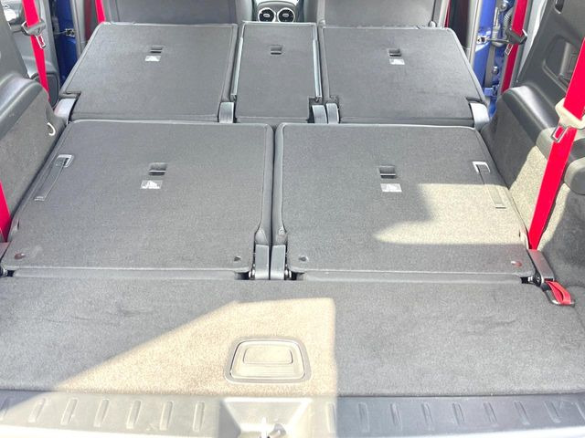 ●トランクルーム:趣味が広がる収容スペース!これだけの広さがあればお買い物やレジャーなどにも最適です!使用感も少なくきれいな状態を維持しております。