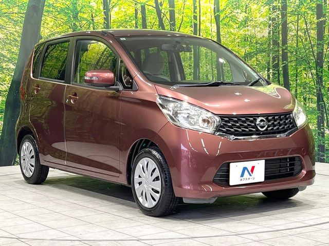 高透明度のガラス皮膜で撥水はもちろん、上質なツヤ・光沢を実現。紫外線や酸性雨から大切な愛車を保護し、色あせ・劣化を防止。「弾スプラッシュコート」、「弾プリミッサコート」からお選びいただけます。