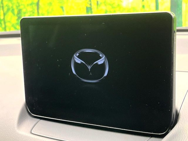 �y8�C���`�}�c�_�R�l�N�g�z�ԓ��̕��͋C�Ƀ}�b�`������^�̃f�B�X�v���C�B�X�}�z�ڑ��ł̃i�r�g�p��Bluetooth�Đ����A�l�X�ȋ@�\���y���߂܂��B�����I�ȃ_�C�������삪�\�ŁA�g��������ǍD�ł��B