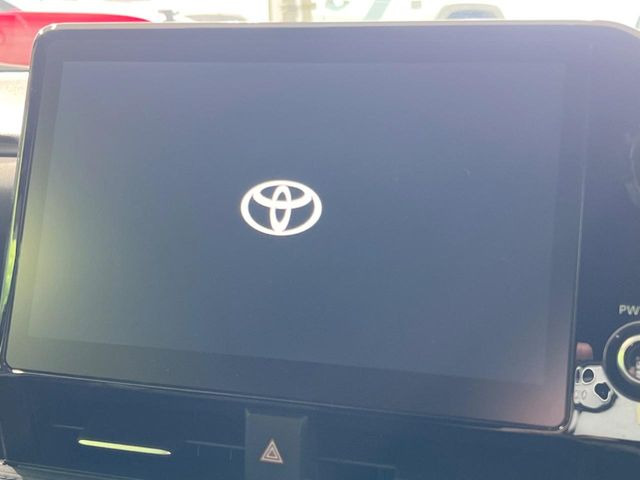 【10.5インチナビ】高級感とインパクトのある大画面ナビを装備。各種オーディオ操作はもちろん、スマホ連携もできる利便性の高いナビです♪