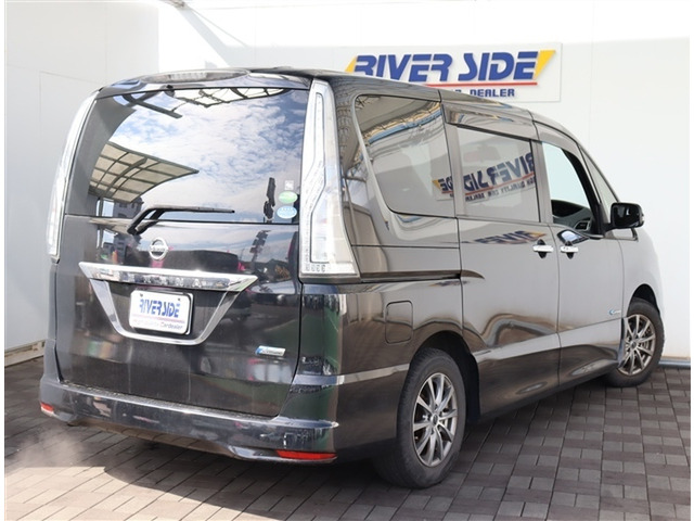 セレナ2.0 ハイウェイスター S-HYBRID